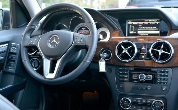 2013 Mercedes GLK350 interior