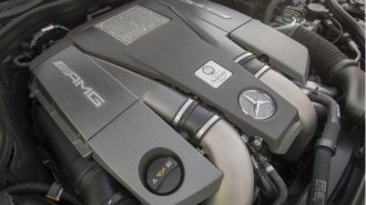 2014-Mercedes-Benz-E63-AMG-S-Model-4Matic-Wagon-engine.jpg