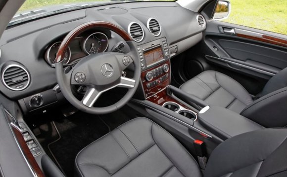 Mercedes-Benz ML350 interior