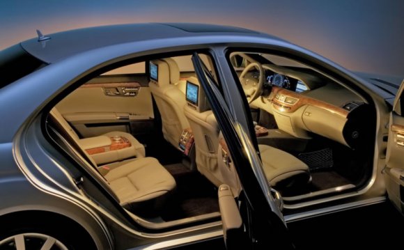 Mercedes Benz s Class limousine